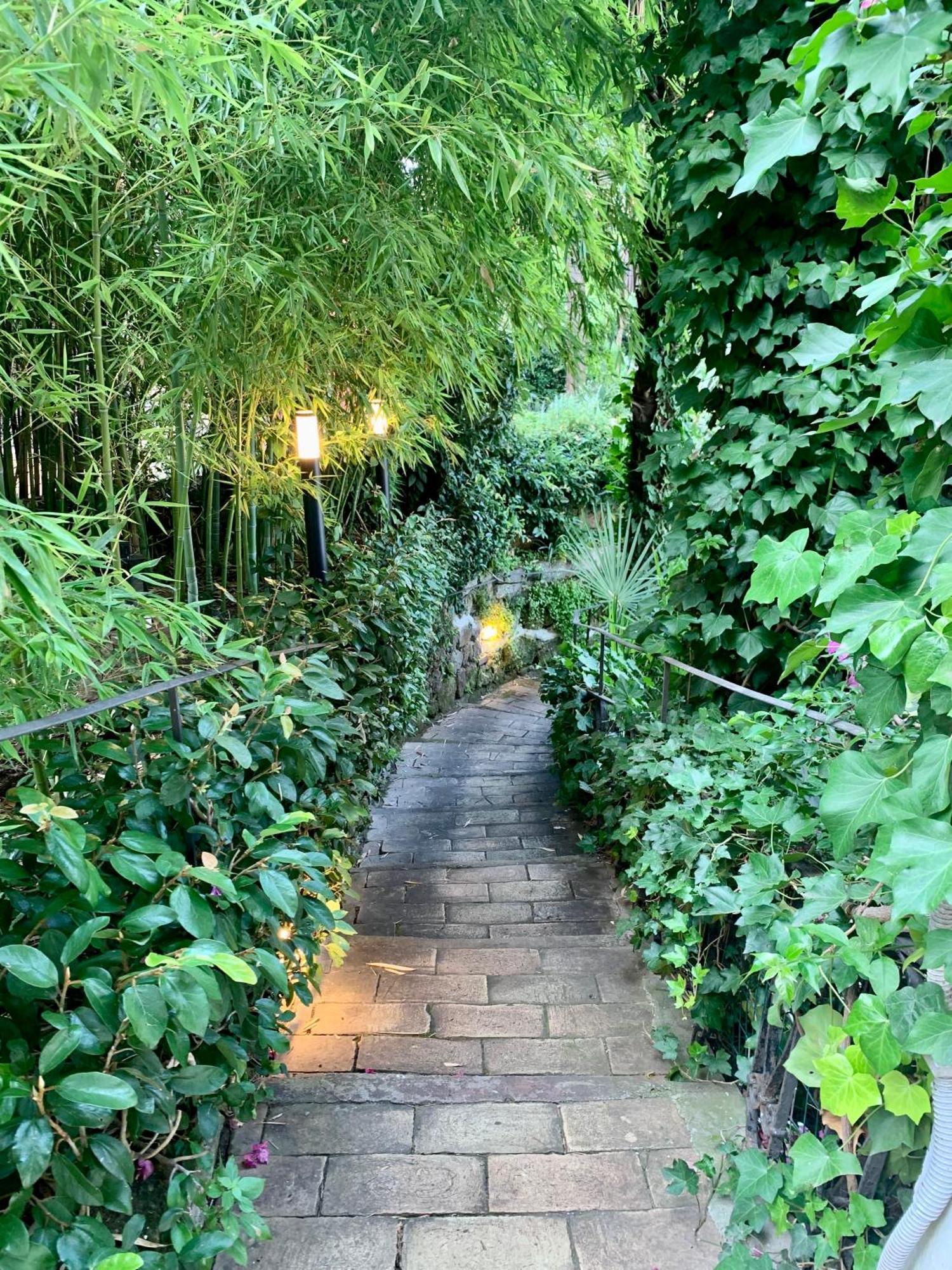 Giardino Dei Giganti, 5 Minute Walk To The Subway B Apartamento Roma